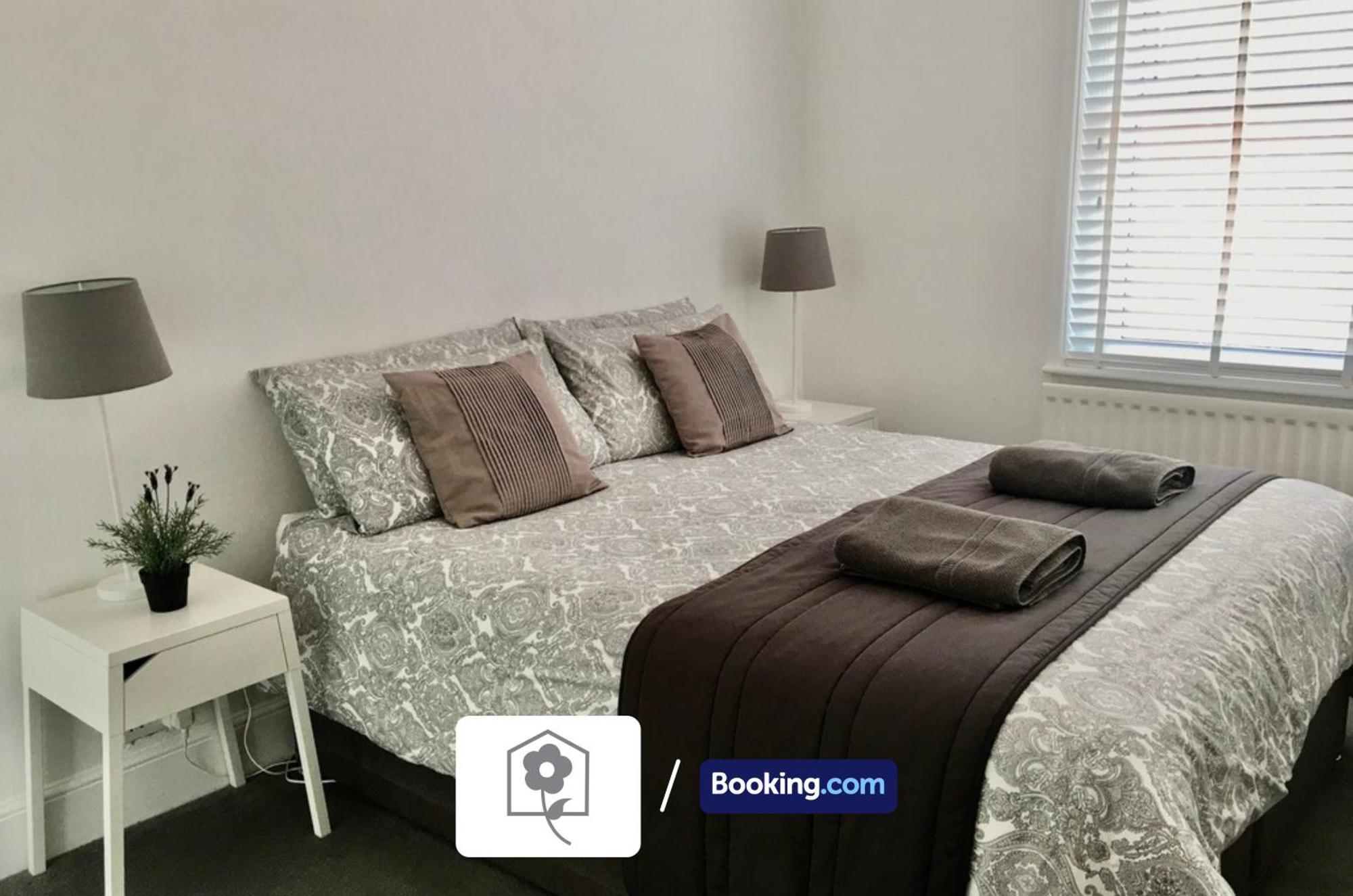 Netley Village Apartment: Serviced With Free Wi-fi In Apartment *